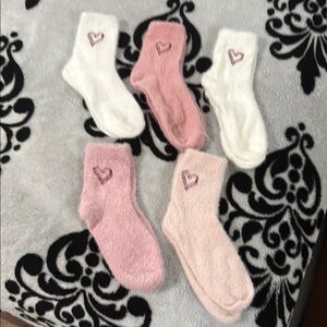 5 pairs Cozy Heart Embroidered Cabin Socks Set For Women’s (5-11) New in package